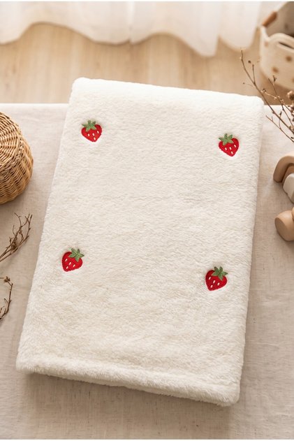Strawberry Embroidered Welsoft 90X100 cm Baby Blanket