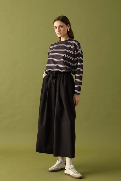 Pantaloni negri din poplin cu fustă
