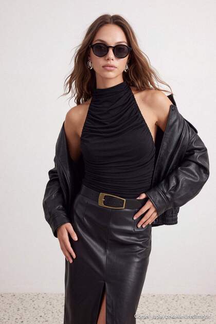 Siyah Drapeli Bedene Oturan Party Bluz TPRAW27BZ00041