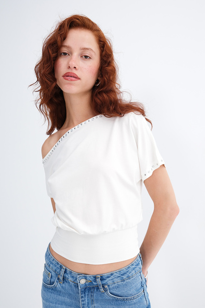 Tricou cu croială asimetrică și aplicații cu ținte P0994