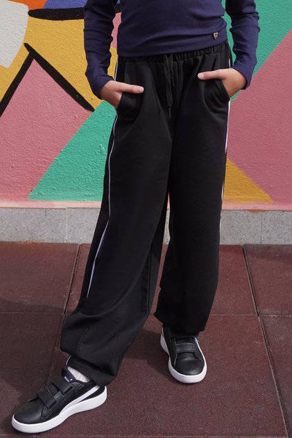 Girl's Sweatpants with Laces and Stripe Detail on the Sides and Pockets, Ages 7-12, Black