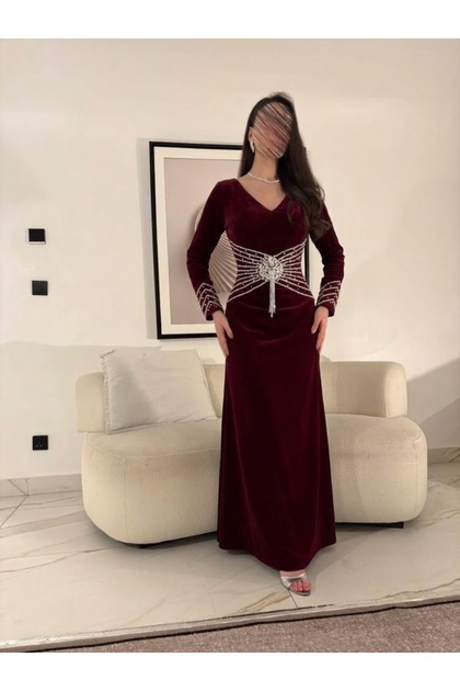 فستان سهرة سحر الليالي مخمل عنابي بكورسيه كريستال