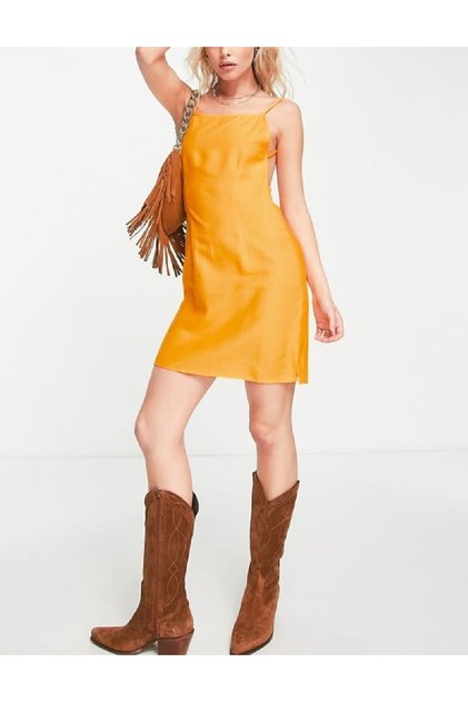 Rochie scurta, Mustar