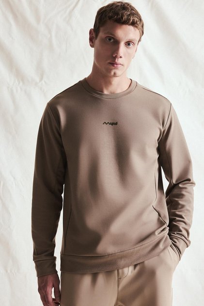 Standard Fit Crew Neck Sweatshirt with Minimal Printed Detail I0569Ax26Wn