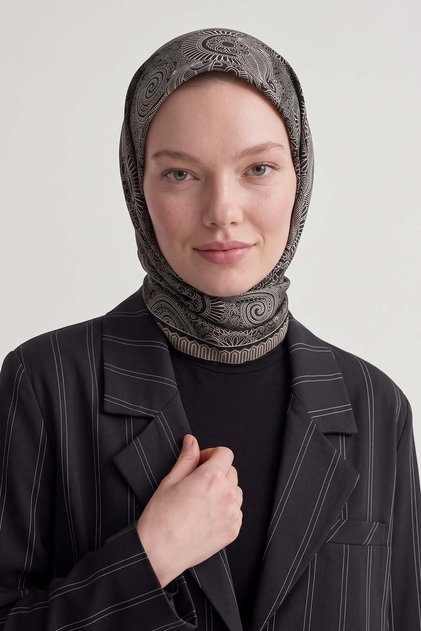 وشاح مارفيلا بنقشة عرقية، لون أسود.