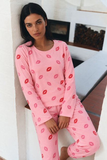 Women's Stylish and Flexible Pink Pajama Set.