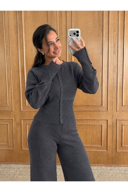Stylish Knitwear Set with Snap Fasteners for Women.
