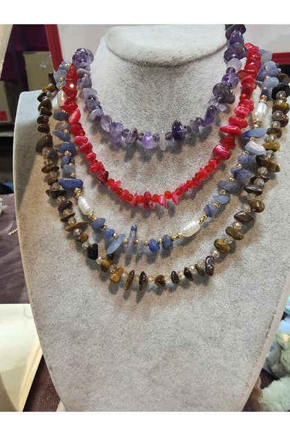 The Natural Stone Necklace Is Elegant and Stylish.