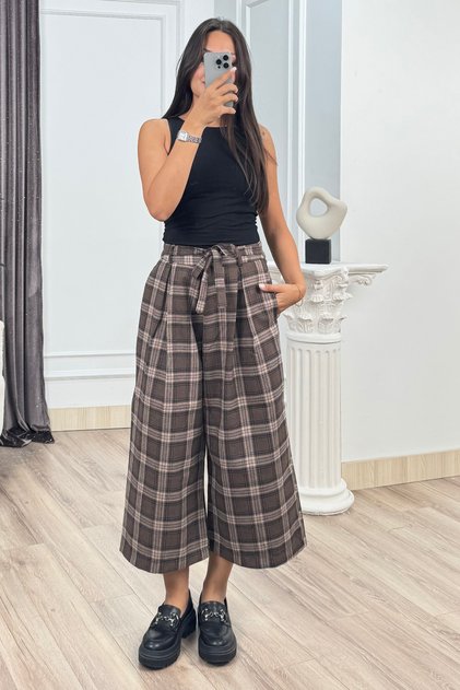 Women's Winter Coffee-Colored Rovena Plaid Shorts with Belted Design 30435