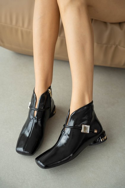 Kessia Genuine Leather Women's Boots with a Pointed Toe and Side Zipper - Black Patent Leather