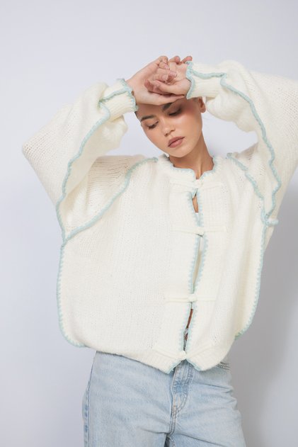 Oversized KNITTED CARDIGAN IN ECRU WITH CONTRAST STITCHING AND BUTTON DETAILS