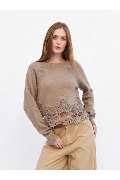 New season women's knit blouse with lace details and a round neckline 190869.