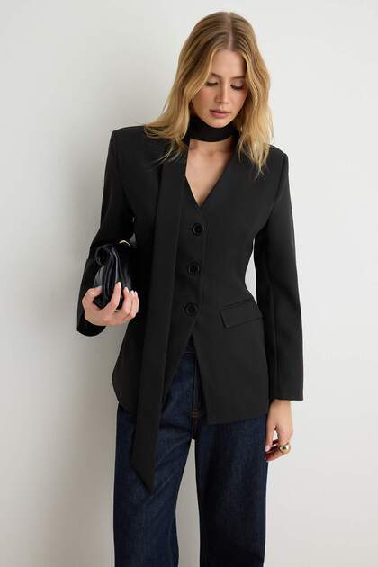 Siyah Kendinden Fularlı Fitted/Vücuda Oturan Blazer Ceket TWOAW27BC00008