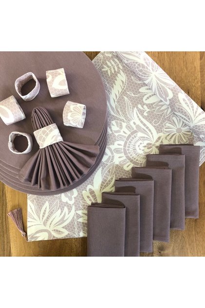 American Serve, 6 Plates, 6 Napkins, 6 Napkin Rings and Runner Lace Tk4