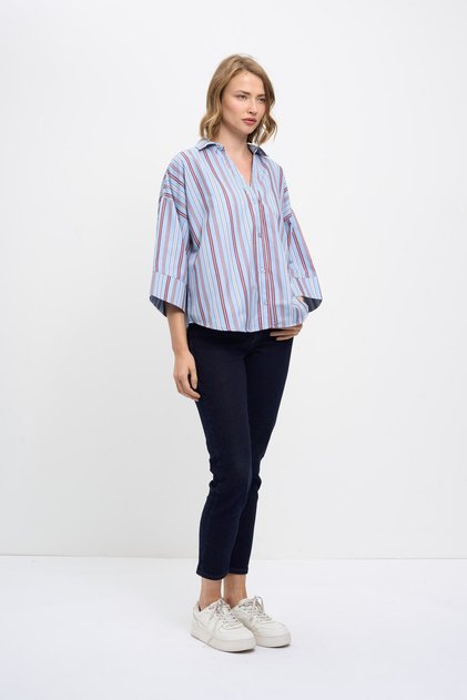 Minimal Line Detailed Shirt