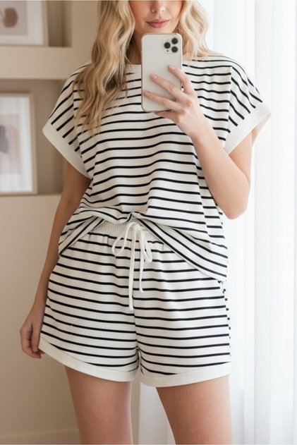 Round Neck Striped Combed Cotton Suit with Pockets and Shorts -White