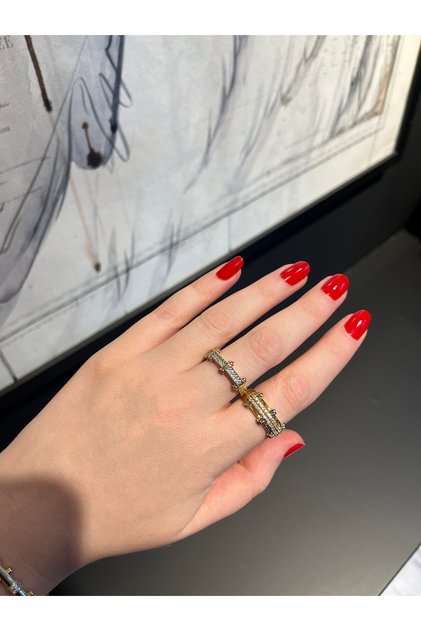 Gold baguette ring