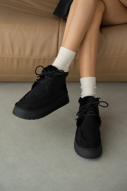 Casten Women's Boots with Thick Sole, Laces, and Fur Lining - Black Suede