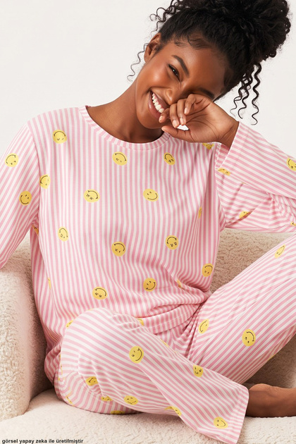 Soft-Touch Winter Knit Pajama Set with Pink and White Smiling Face Pattern 8086