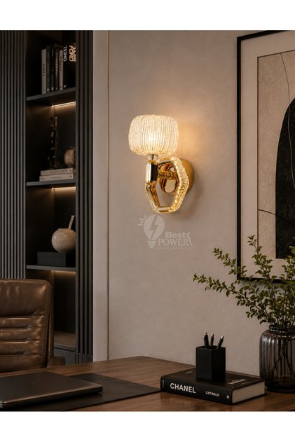 مصباح جداري LED مودرن فاخر بتصميم ذهبي وقبة كريستالية مضلعة مع إضاءة LED ذكية بـ 3 ألوان بقدرة 15 وات - إضاءة جدارية ديكورية لغرف النوم والممرات (موديل 9853)