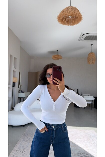 White Cotton Blouse with Corded Fabric and Snap-Fastened Closures
