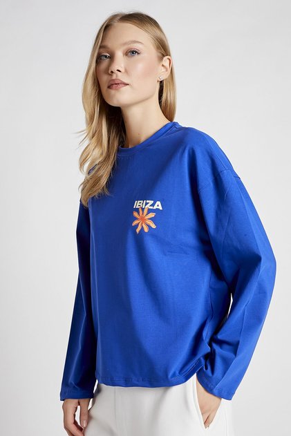 8515 BİS YAKA ARKA BASKI DETAYLI UZUN KOL KADIN T-SHIRT