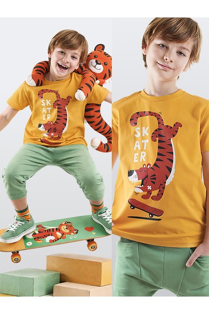 Skater Boy T-Shirt Capri Shorts Set