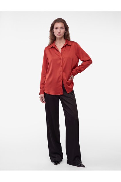 Regular Fit Spread Collar Long Sleeve Buttoned Satin Shirt