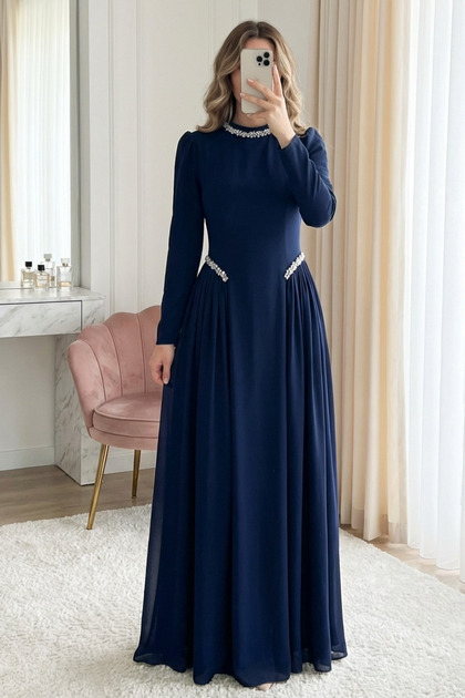 Yakası Ve Beli Taşlı Yanları Tül Detaylı Astarlı Fermuarlı Maxi Boy Krep Elbise -Lacivert