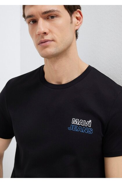 تي شيرت أسود مطبوع عليه جينز بقصة ضيقة / Slim Fit 066841-900