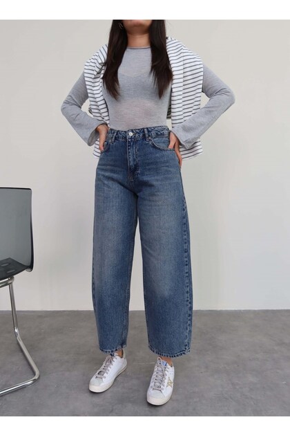 High-Leg Wide-Leg Barrel Jeans