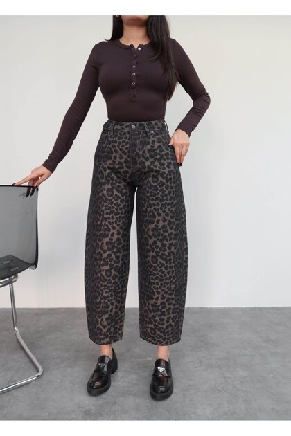 High-Leg Wide-Leg Barrel Jeans