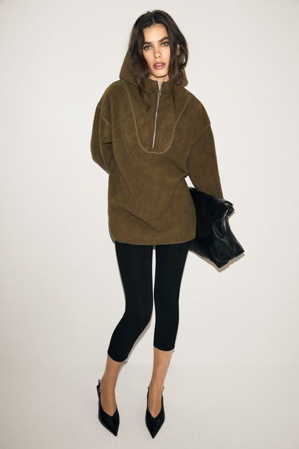 Souci hooded half-zip sweatshirt with a short front and long back, comfortable khaki color.