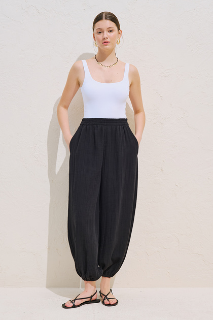 MUSLIN BALON PANTALONE CRNE