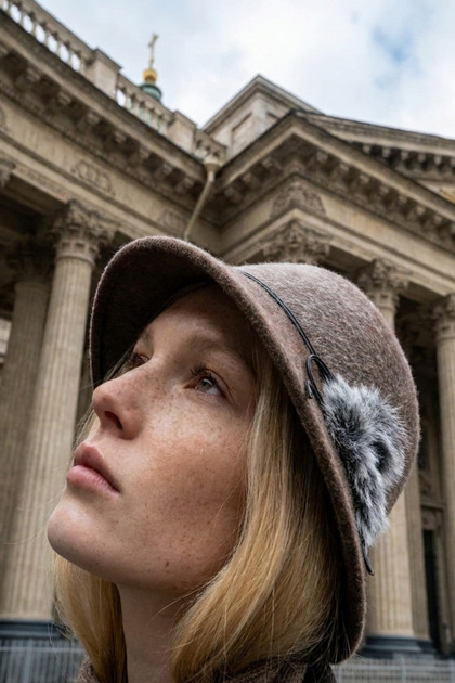 Women's Camel Feather Felt Bucket Hat