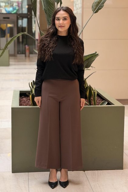 Synthesis Short Wide Leg Pants with Elastic Back