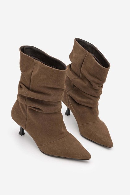 Women's Pointed Toe, Ruched, Suede, Slim-Heeled, Zipperless Casual Boots in Light Brown Suede