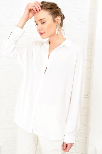 Trend Alaçatı Stili Kadın Beyaz Yanı Yırtmaçlı Boyfrıend Crep Gömlek DNZ-3166 - 2