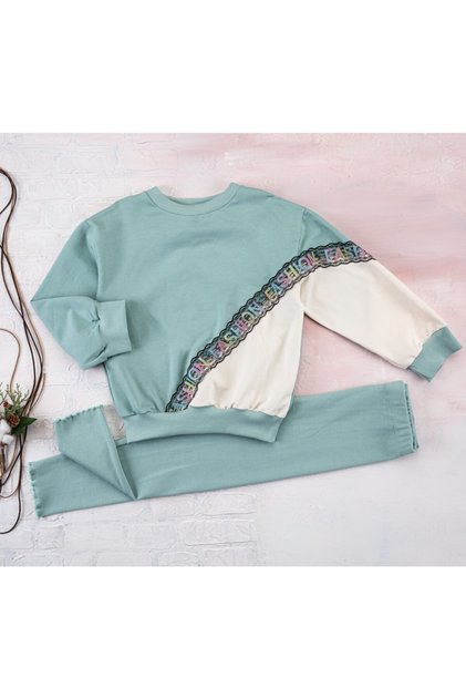 Fashion Appliqued 3 Thread Girl's Green Double Set
