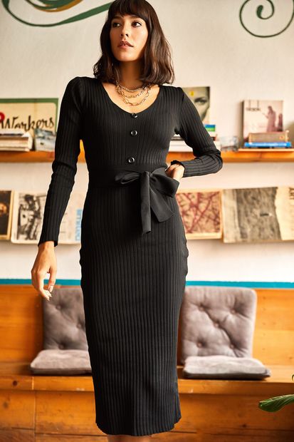 Olalook Kadın Siyah V Yaka Düğme Detaylı Kuşaklı Triko Elbise ELB-19001626 - 5