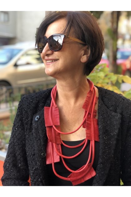 Kırmızı Uzun Deri Kolye