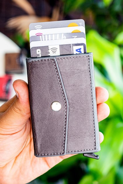 Pera Crazy Gray Card Holder with Leather Mechanism