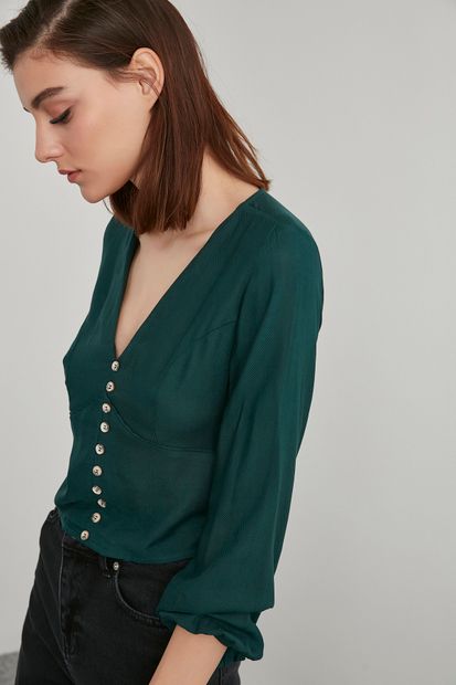 The Non Famous Kadın Koyu Yeşil V Yaka Düğme Detaylı Sırtı Gipeli Bluz - 3