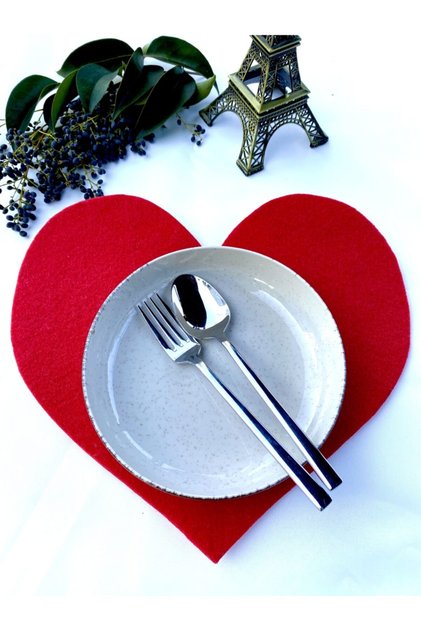 2-Piece Felt Heart Design Valentine's Day Placemat Red