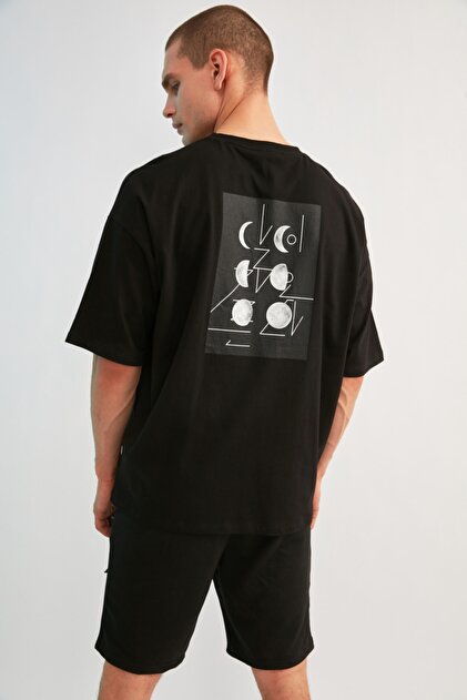 Trendyolmilla Man Siyah Oversize/Geniş Kesim Kısa Kol Uzay Baskılı