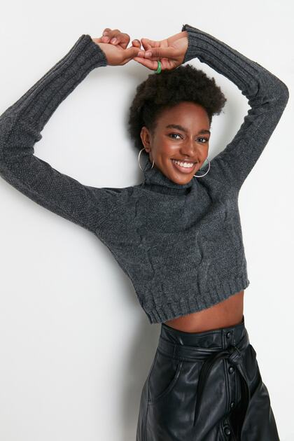 Antracitový měkký texturovaný účes Crop Hair Pletený úpletový svetr TWOAW20KZ1175