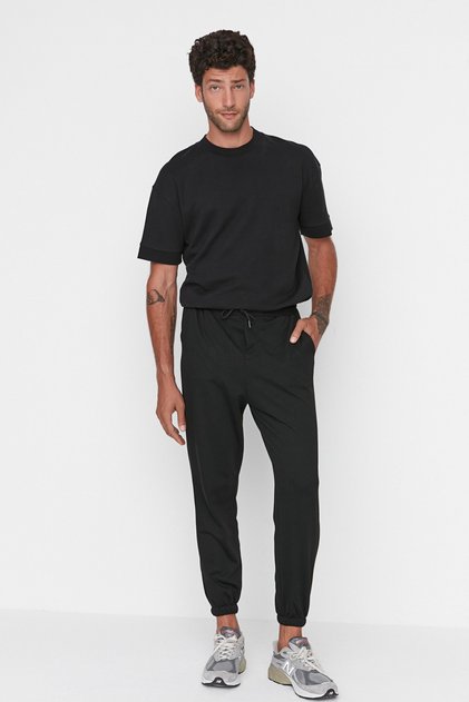 Pantaloni de sport negri cu supradimensionat picioare elastice / lati TMNAW22EA0160