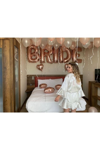 Rochie brodata de mireasa cu volan