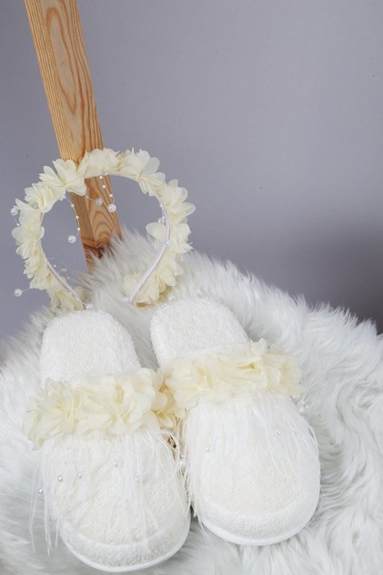 Ecru Alya Maternity Slippers and Crown Set