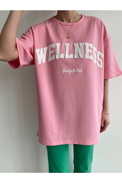 تي شيرت كبير الحجم مطبوع عليه Wellness Sporty & Rich